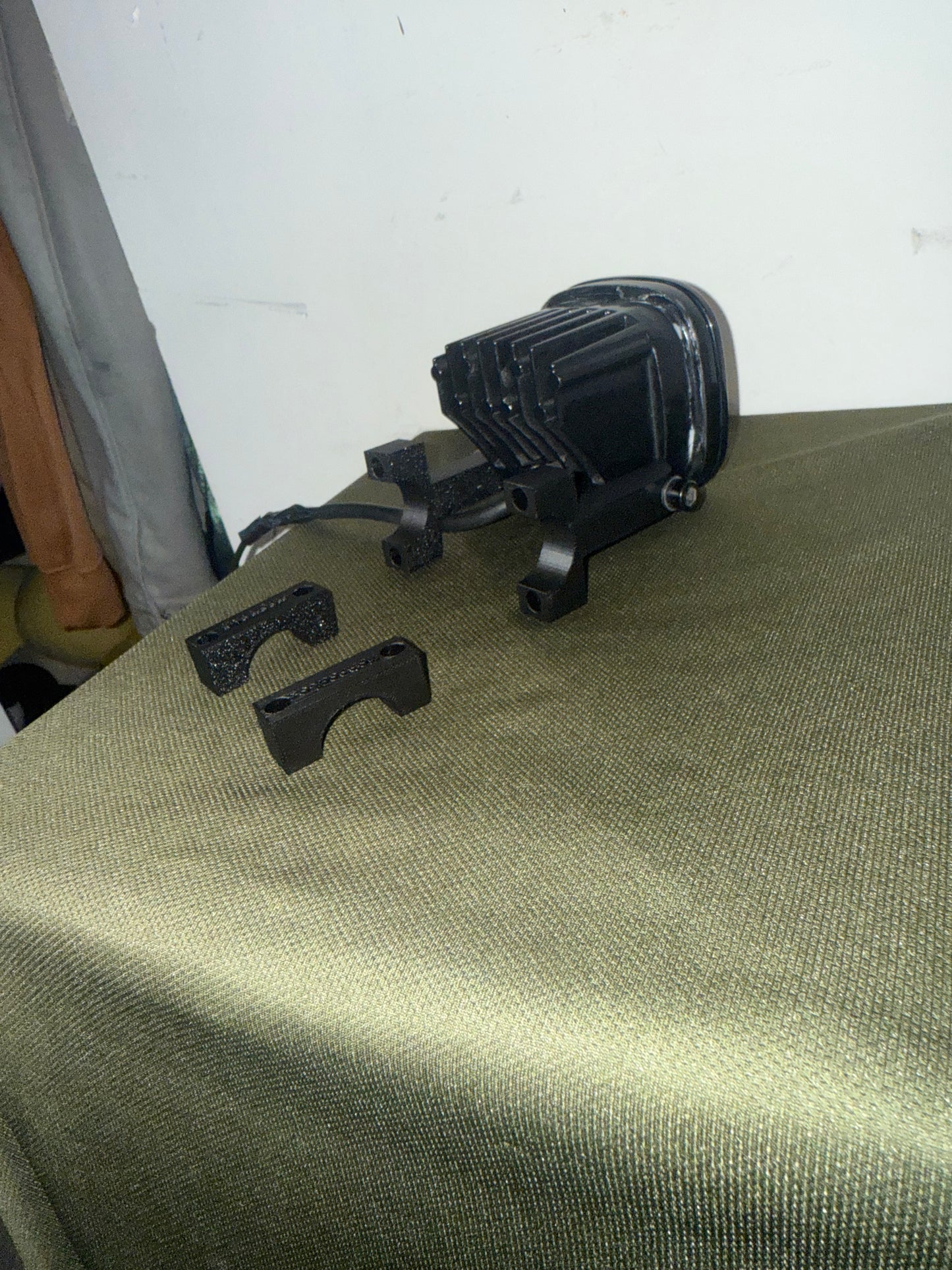 Universal light mount for ebike